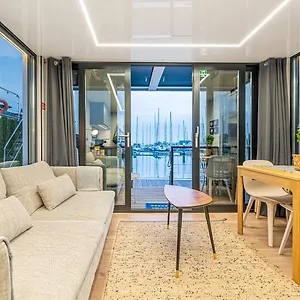 https://the-homeboat-company-parque-das-naes-lisboa.hotels-lisbon-portugal.com